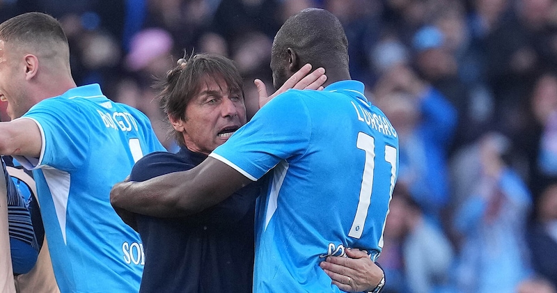 Napoli, riecco Lukaku e i tre punti: Fiorentina ko e l'Inter non scappa 1 Napoli, riecco Lukaku e i tre punti: Fiorentina ko e l'Inter non scappa