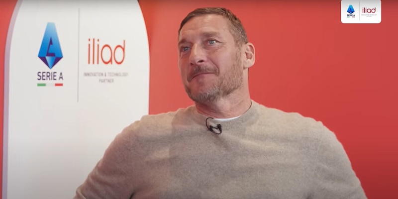 Totti e il curioso retroscena: "Quella volta che litigai con Burdisso. Se mi attacchi...". Poi il commosso ricordo del padre
1 Totti e il curioso retroscena: "Quella volta che litigai con Burdisso. Se mi attacchi...". Poi il commosso ricordo del padre