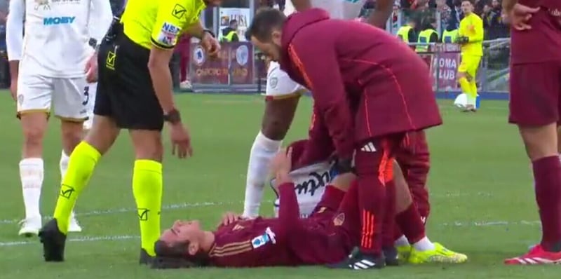 Infortunio Dybala in lacrime Roma-Cagliari, come sta e tutto quello che sappiamo 1 Infortunio Dybala in lacrime Roma-Cagliari, come sta e tutto quello che sappiamo