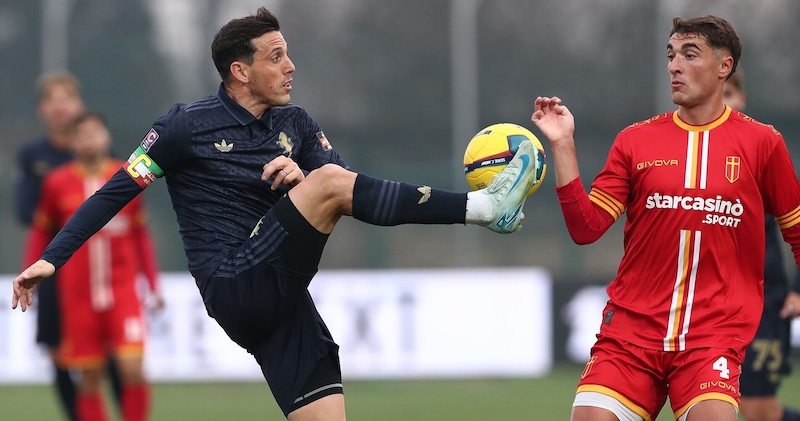 Messina col fiato sospeso: dal settimo posto in Serie A all'incubo Serie D 1 Messina col fiato sospeso: dal settimo posto in Serie A all'incubo Serie D