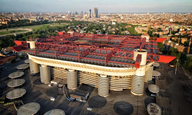 Sala: "Vendiamo San Siro entro l'estate". Milan e Inter consegnano il piano al Comune 1 Sala: "Vendiamo San Siro entro l'estate". Milan e Inter consegnano il piano al Comune