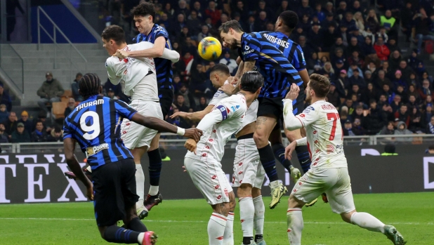 Zola: "Milan senza equilibrio, Inter da triplete. Mi sorprende che Gasp non resti a Bergamo..." 1 Zola: "Milan senza equilibrio, Inter da triplete. Mi sorprende che Gasp non resti a Bergamo..."