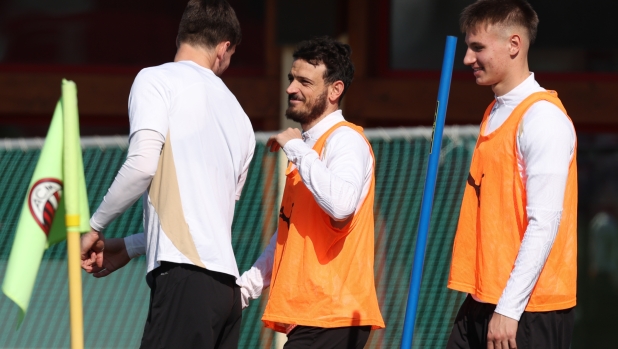 Florenzi uomo spogliatoio: festeggia il compleanno a Milanello con i compagni 1 Florenzi uomo spogliatoio: festeggia il compleanno a Milanello con i compagni