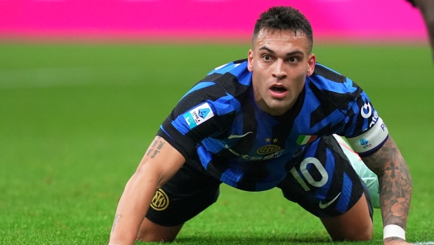 Ahi Inter, infortunio muscolare per Lautaro: lascia il ritiro dell'Argentina e torna a Milano 1 Ahi Inter, infortunio muscolare per Lautaro: lascia il ritiro dell'Argentina e torna a Milano