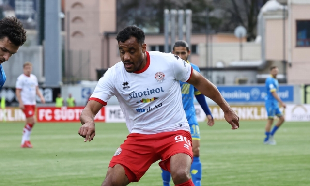 Odogwu: "Facevo il contabile, ora voglio la doppia cifra in B. Devo ringraziare Italiano e Lukaku" 1 Odogwu: "Facevo il contabile, ora voglio la doppia cifra in B. Devo ringraziare Italiano e Lukaku"