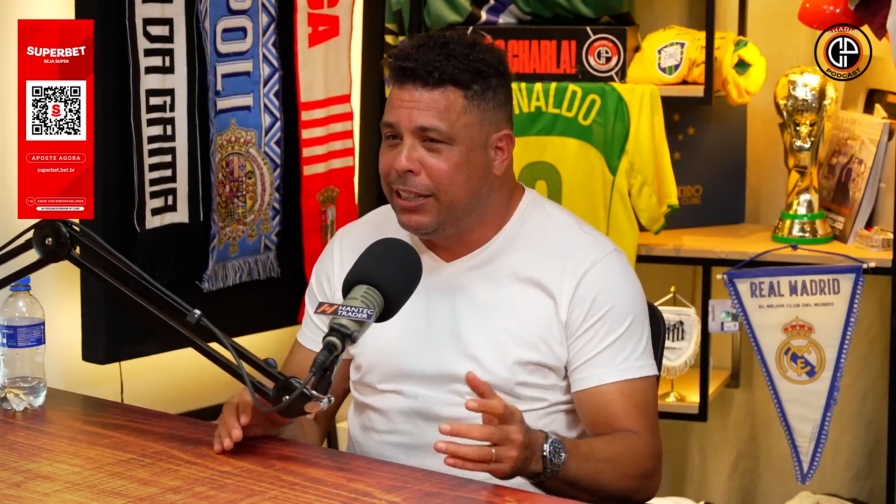 Vampeta e il vino da 10mila euro: l'aneddoto assurdo di Ronaldo 1 Vampeta e il vino da 10mila euro: l'aneddoto assurdo di Ronaldo