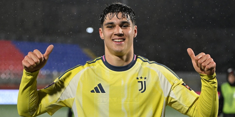 Adzic tentato dalla 'vecchia volpe': occhio Juve, lo ha già fatto con Jovetic 1 Adzic tentato dalla 'vecchia volpe': occhio Juve, lo ha già fatto con Jovetic