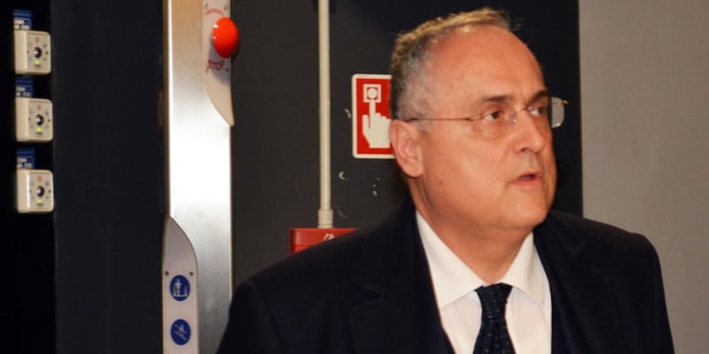 Recuperi Serie A, retroscena Lazio: società infuriata. Caos al rientro da Genova 1 Recuperi Serie A, retroscena Lazio: società infuriata. Caos al rientro da Genova