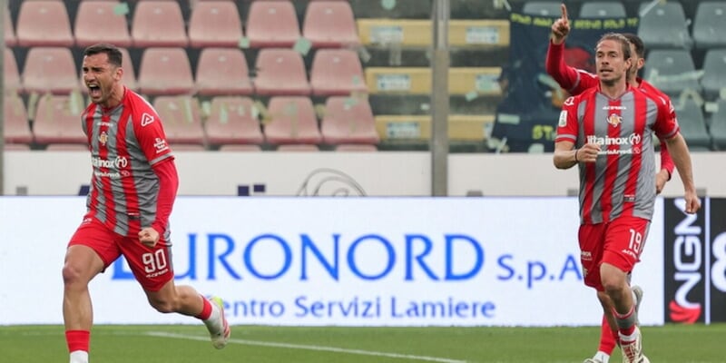 La Cremonese difende il quarto posto, Cesena quasi salvo: pari col Frosinone 1 La Cremonese difende il quarto posto, Cesena quasi salvo: pari col Frosinone