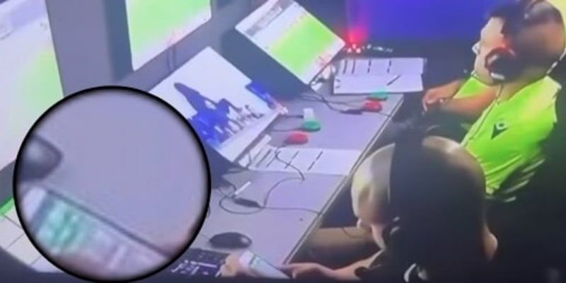 Scommesse in sala Var: le telecamere riprendono tutto. È scandalo 1 Scommesse in sala Var: le telecamere riprendono tutto. È scandalo
