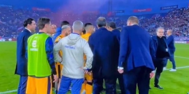 L’Inter accerchia l’arbitro minacciosa a Bologna: Rocchi, ma non era “Tolleranza zero”? 1 L’Inter accerchia l’arbitro minacciosa a Bologna: Rocchi, ma non era “Tolleranza zero”?