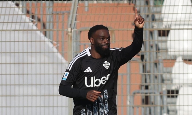 Ikoné rinato al Como: gol, tanto sacrificio e un occhio al futuro 1 Ikoné rinato al Como: gol, tanto sacrificio e un occhio al futuro