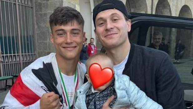 Barella, festa col baby Cagliari che batte il Milan. E c'è di mezzo anche il cuore... 1 Barella, festa col baby Cagliari che batte il Milan. E c'è di mezzo anche il cuore...