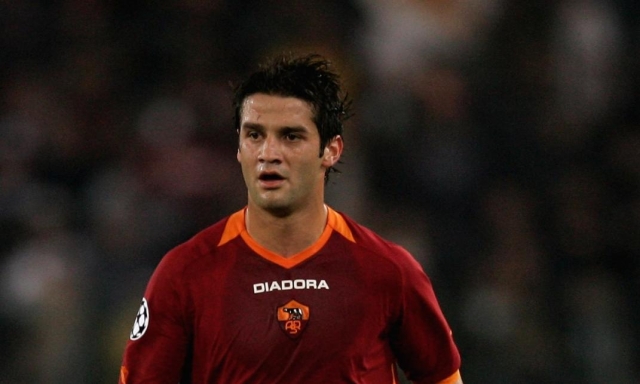 Quando Chivu fu accostato alla Juve: "A Roma cambiò tutto, finii dallo psicologo" 1 Quando Chivu fu accostato alla Juve: "A Roma cambiò tutto, finii dallo psicologo"