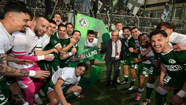 Avellino in festa: batte il Sorrento e torna in B dopo 7 anni. Juve Next Gen ai playoff 1 Avellino in festa: batte il Sorrento e torna in B dopo 7 anni. Juve Next Gen ai playoff