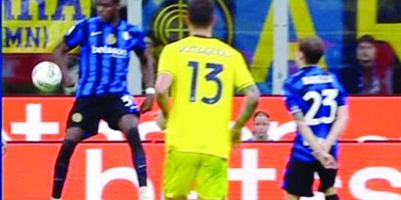 Moviola Inter-Lazio: Chiffi non bene, ma non è una novità 4 Moviola Inter-Lazio: Chiffi non bene, ma non è una novità