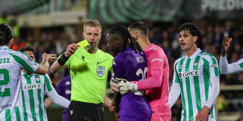 La moviola di Fiorentina-Betis Siviglia: Rodriguez su Mandragora, resta il dubbio 2 La moviola di Fiorentina-Betis Siviglia: Rodriguez su Mandragora, resta il dubbio