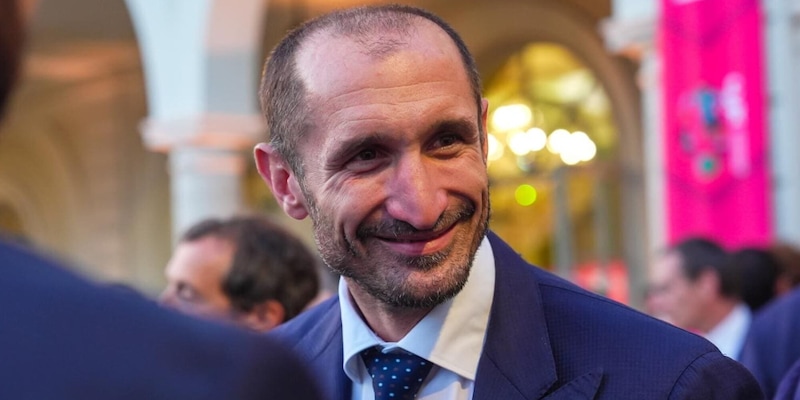 Chiellini nel cuore della Juve: ecco il nuovo ruolo che potrebbe assumere 4 Chiellini nel cuore della Juve: ecco il nuovo ruolo che potrebbe assumere