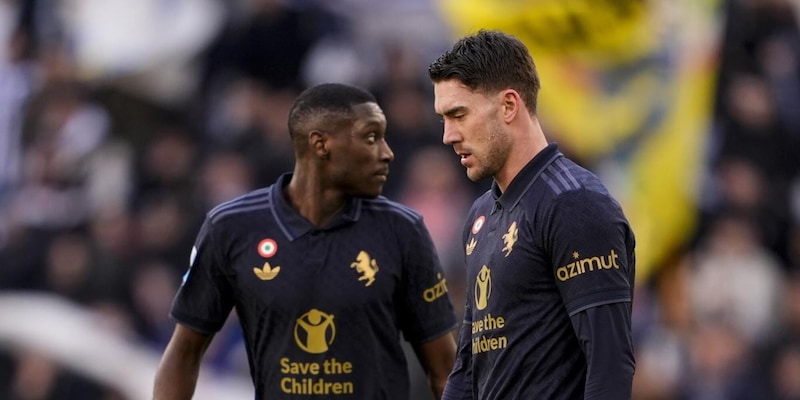 Juve, flop attaccanti: quanto costano al mese Vlahovic e Kolo Muani, la cifra è pazzesca 3 Juve, flop attaccanti: quanto costano al mese Vlahovic e Kolo Muani, la cifra è pazzesca