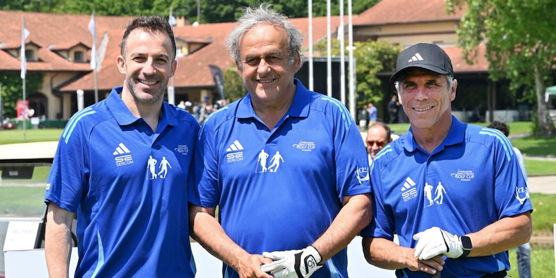 Zola: "Napoli, che gioia. Ora tocca all'Inter. Io e Vialli al Chelsea, quell'auto regalata..." 1 Zola: "Napoli, che gioia. Ora tocca all'Inter. Io e Vialli al Chelsea, quell'auto regalata..."