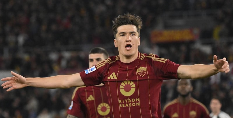 Gol, carattere e una meritata gita a Venezia: così Shomurodov si è preso la Roma 3 Gol, carattere e una meritata gita a Venezia: così Shomurodov si è preso la Roma