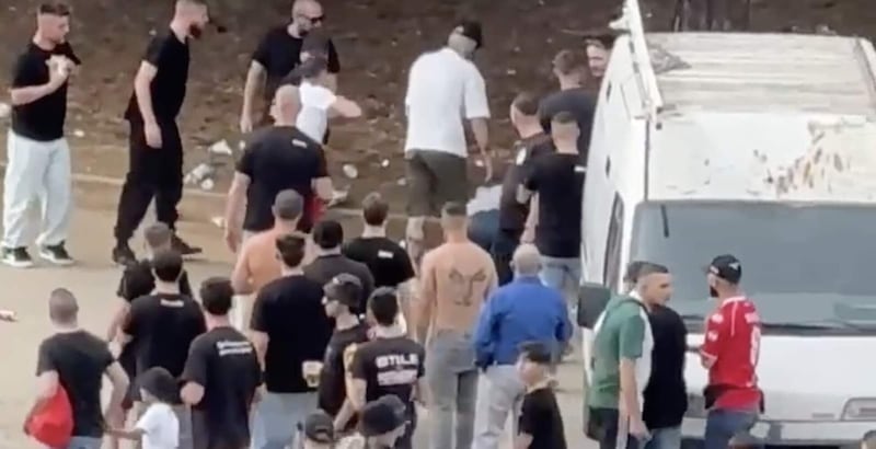 Bari shock, tifoso picchiato davanti al figlio: cosa è successo 1 Bari shock, tifoso picchiato davanti al figlio: cosa è successo