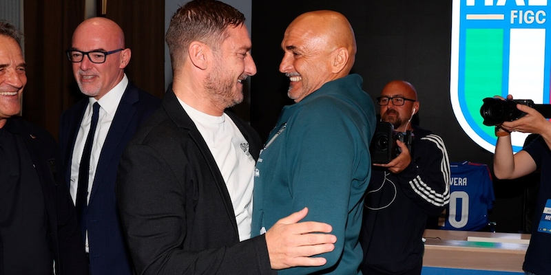 Spalletti, Totti e Ilary Blasi: “Io piccolo uomo, lei piccola donna” 1 Spalletti, Totti e Ilary Blasi: “Io piccolo uomo, lei piccola donna”