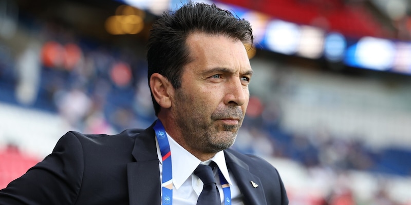 Buffon sulla corsa scudetto: "Il Napoli ha l'osso in bocca, difficile che lo molli" 2 Buffon sulla corsa scudetto: "Il Napoli ha l'osso in bocca, difficile che lo molli"