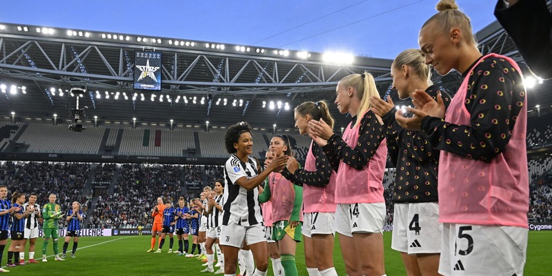 Juve Women da sogno nel nome di Sara Gama: l'addio e la festa Scudetto 13 Juve Women da sogno nel nome di Sara Gama: l'addio e la festa Scudetto