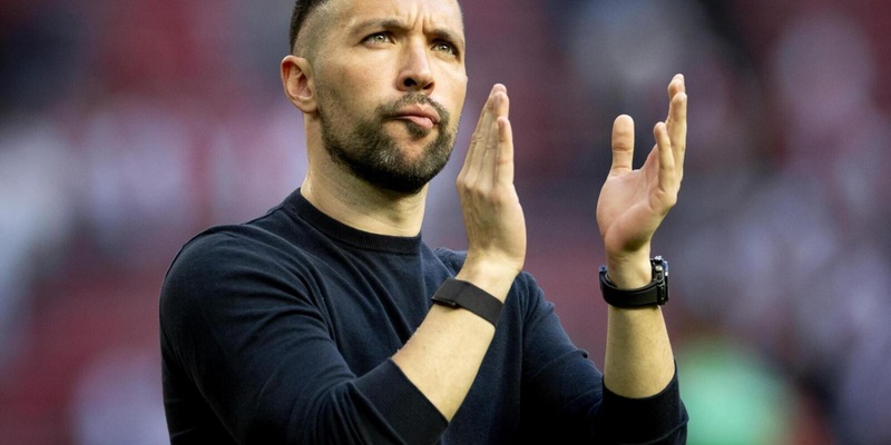 Ufficiale, Farioli lascia l'Ajax: "Visioni diverse tra me e la società" 2 Ufficiale, Farioli lascia l'Ajax: "Visioni diverse tra me e la società"