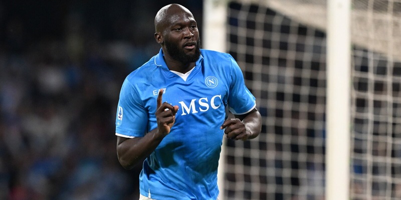 È un nuovo Lukaku: da bomber a leader nello spogliatoio Napoli 1 È un nuovo Lukaku: da bomber a leader nello spogliatoio Napoli