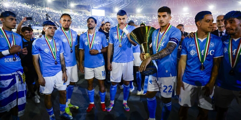 Non solo Conte, c'è un altro ex Juve campione col Napoli: lo riconoscete? 1 Non solo Conte, c'è un altro ex Juve campione col Napoli: lo riconoscete?