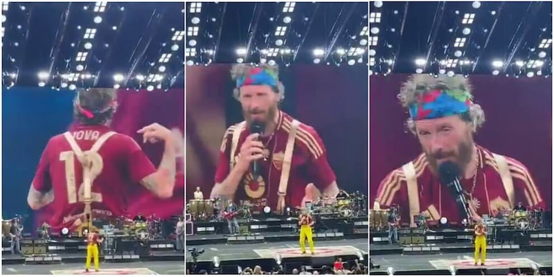 Jovanotti e la battuta con la maglia della Roma al concerto: "Sei laziale? Che ci posso fare..." 3 Jovanotti e la battuta con la maglia della Roma al concerto: "Sei laziale? Che ci posso fare..."