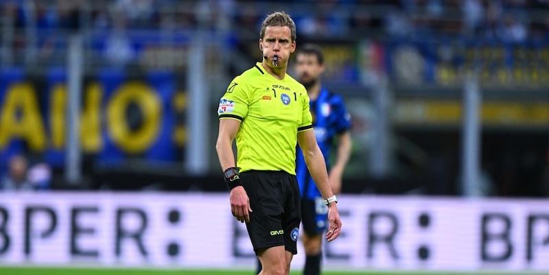 Serie A, gli arbitri della 35a giornata: Chiffi per Roma-Fiorentina, Lecce-Napoli a Massa 2 Serie A, gli arbitri della 35a giornata: Chiffi per Roma-Fiorentina, Lecce-Napoli a Massa