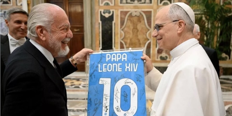 Papa Leone XIV accoglie il Napoli: "Dicono che sono romanista, ma..." 1 Papa Leone XIV accoglie il Napoli: "Dicono che sono romanista, ma..."