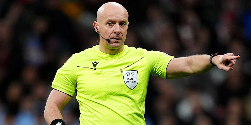 “L’arbitro è del Real Madrid”: Inter-Barcellona, è già polemica 1 “L’arbitro è del Real Madrid”: Inter-Barcellona, è già polemica