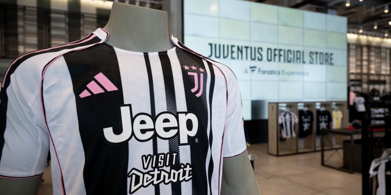 Perché la nuova maglia Juve piace a metà e i motivi del cambiamento 1 Perché la nuova maglia Juve piace a metà e i motivi del cambiamento