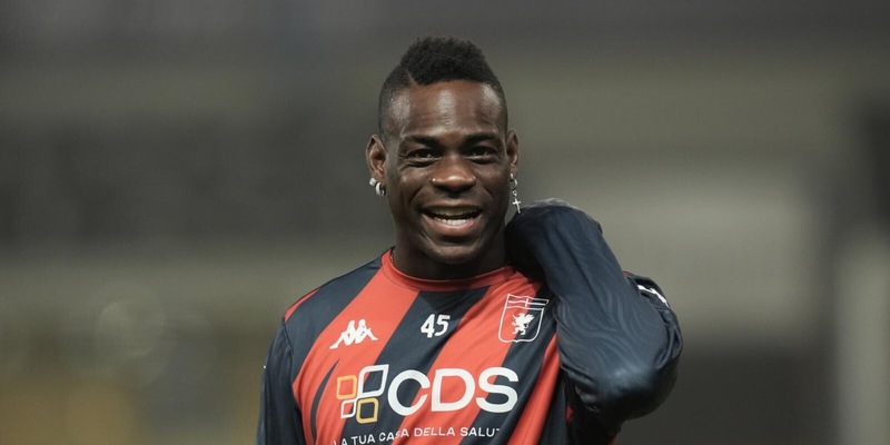 Balotelli a Belve: "Sogno l'America e poi smetto". E torna sul fallo di Totti e su Mourinho 1 Balotelli a Belve: "Sogno l'America e poi smetto". E torna sul fallo di Totti e su Mourinho