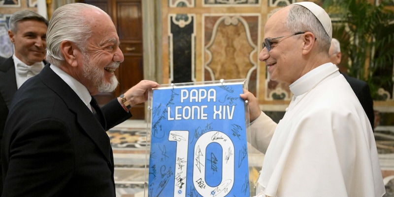 Il Napoli da Papa Leone XIV, gli applausi e il tifo Roma: "Sembrava che..." 1 Il Napoli da Papa Leone XIV, gli applausi e il tifo Roma: "Sembrava che..."