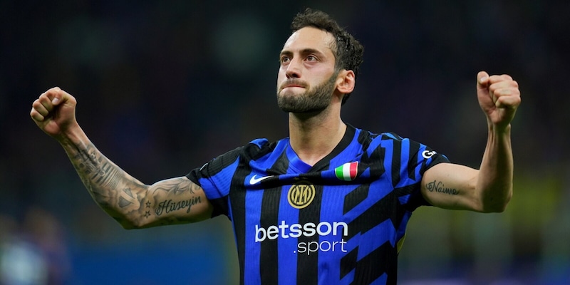Calhanoglu: “San Siro silenzioso, così ho capito di farcela con il Barça” 1 Calhanoglu: “San Siro silenzioso, così ho capito di farcela con il Barça”