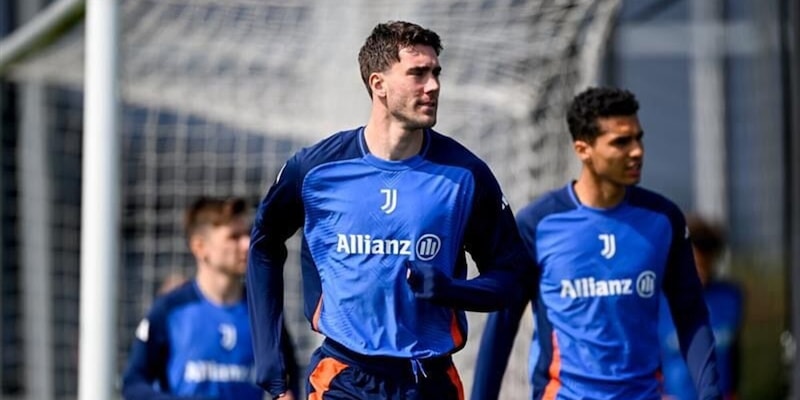 Vlahovic torna in gruppo, Tudor sorride. Le novità dalla Continassa verso Bologna-Juve 1 Vlahovic torna in gruppo, Tudor sorride. Le novità dalla Continassa verso Bologna-Juve