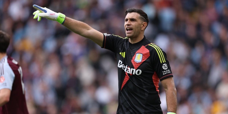 "Emiliano Martinez può lasciare l'Aston Villa: piace a Manchester United e Barcellona" 2 "Emiliano Martinez può lasciare l'Aston Villa: piace a Manchester United e Barcellona"