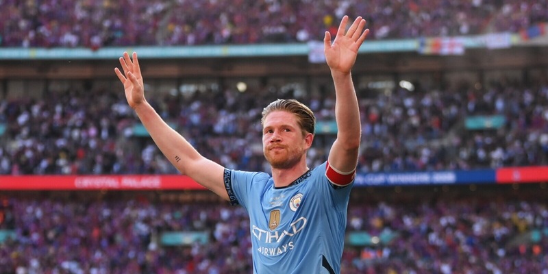 De Bruyne, da sogno Napoli alla Premier: “Cerco alti livelli, sceglierò in base a…” 3 De Bruyne, da sogno Napoli alla Premier: “Cerco alti livelli, sceglierò in base a…”