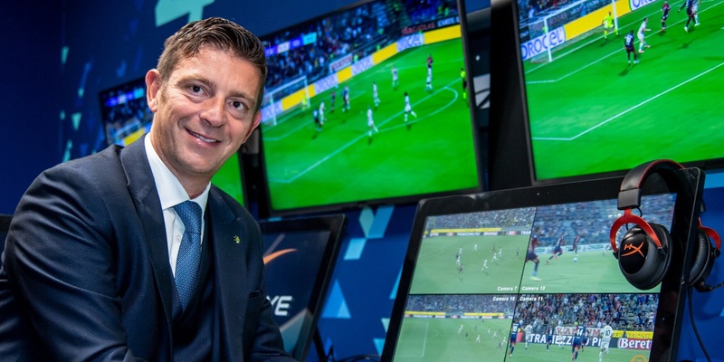 Rocchi non ci sta e replica: "Quando gli arbitri sbagliano lo ammettono. Quante altre categorie lo fanno?" 3 Rocchi non ci sta e replica: "Quando gli arbitri sbagliano lo ammettono. Quante altre categorie lo fanno?"