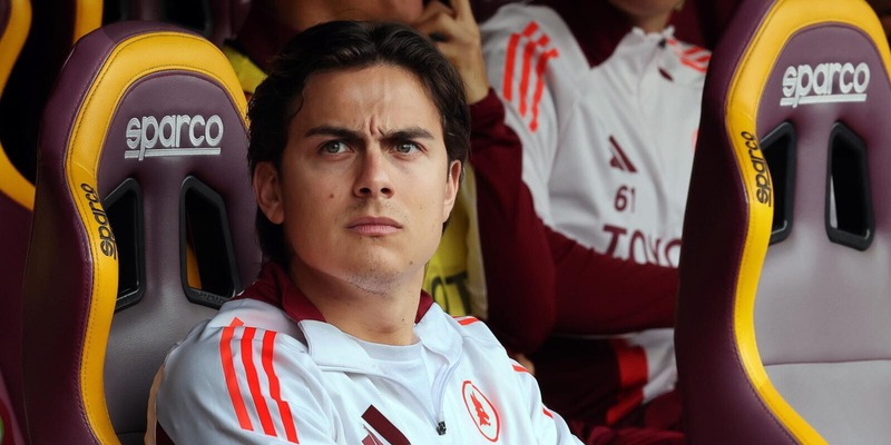 Roma, i convocati di Ranieri per l'Atalanta: Dybala viaggia con la squadra 2 Roma, i convocati di Ranieri per l'Atalanta: Dybala viaggia con la squadra