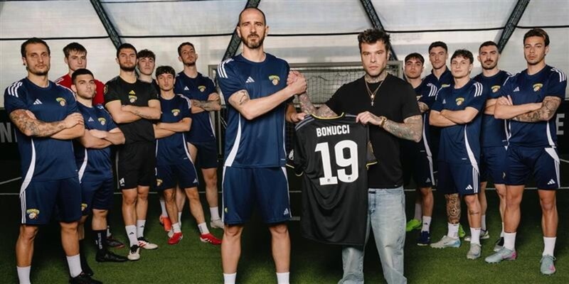 Bonucci torna in campo... con Fedez: l'ex Juve nella Kings League 1 Bonucci torna in campo... con Fedez: l'ex Juve nella Kings League