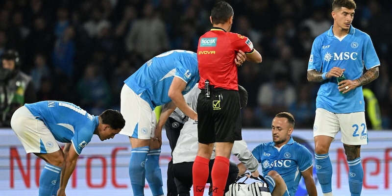 Infortunio Lobotka, c'è il comunicato del Napoli: condizioni e tempi di recupero 3 Infortunio Lobotka, c'è il comunicato del Napoli: condizioni e tempi di recupero