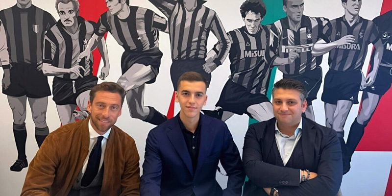 Marchisio firma nella sede dell’Inter: ecco perché la leggenda Juve era lì 1 Marchisio firma nella sede dell’Inter: ecco perché la leggenda Juve era lì