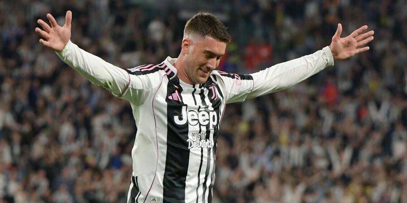 Calciomercato Juve, il dopo Vlahovic e non solo. Bomber di scorta: è sfida a due 1 Calciomercato Juve, il dopo Vlahovic e non solo. Bomber di scorta: è sfida a due