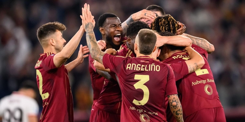 Roma, il discorso della squadra a Torino: "Sogno Champions per i tifosi e per Ranieri" 2 Roma, il discorso della squadra a Torino: "Sogno Champions per i tifosi e per Ranieri"